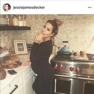 Good moms wooden sign as seen Jessie James decker